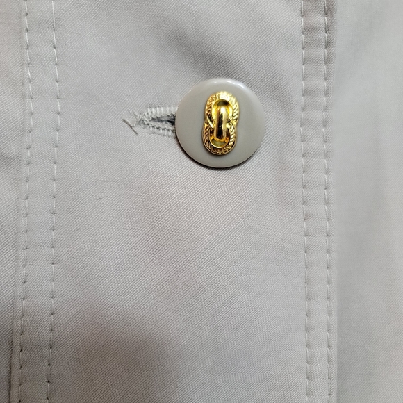 *VTG* Fleet Street women's trench coat.  Size 4P. (594) - Picture 4 of 9